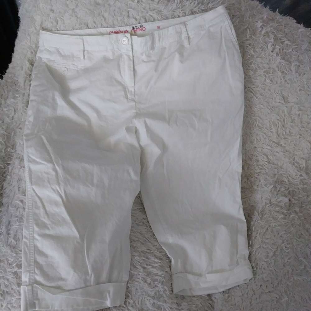 Avenue Chino cropped pants
